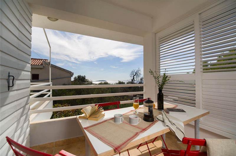 3 Bedroom Villa with Pool, Terrace and Sea Views near Vinisce, Sleeps 7