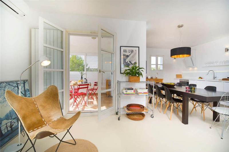 3 Bedroom Villa with Pool, Terrace and Sea Views near Vinisce, Sleeps 7