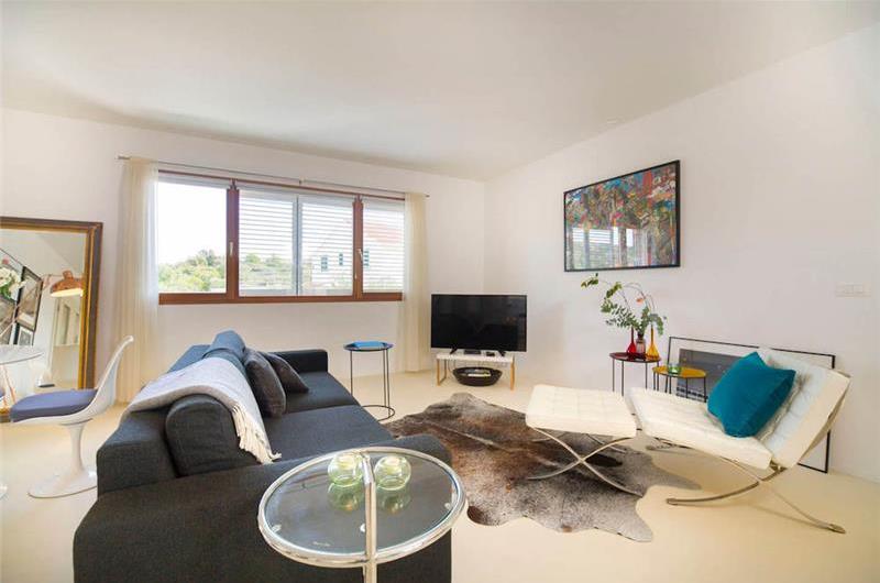 3 Bedroom Villa with Pool, Terrace and Sea Views near Vinisce, Sleeps 7
