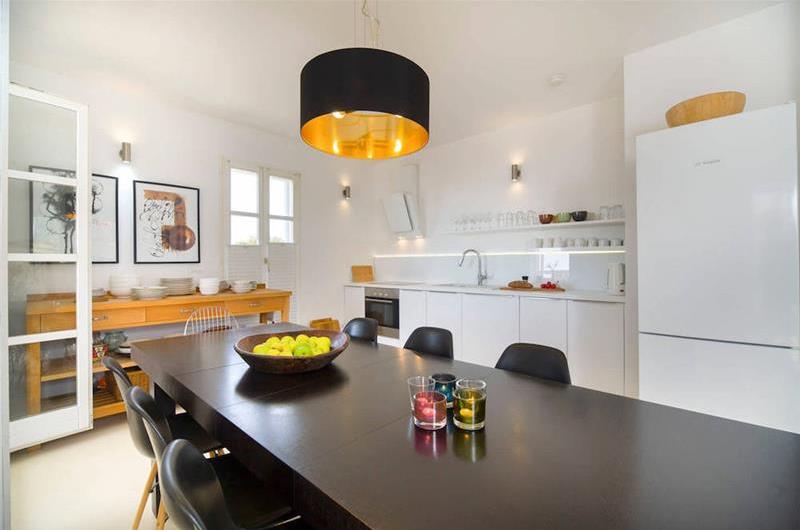 3 Bedroom Villa with Pool, Terrace and Sea Views near Vinisce, Sleeps 7