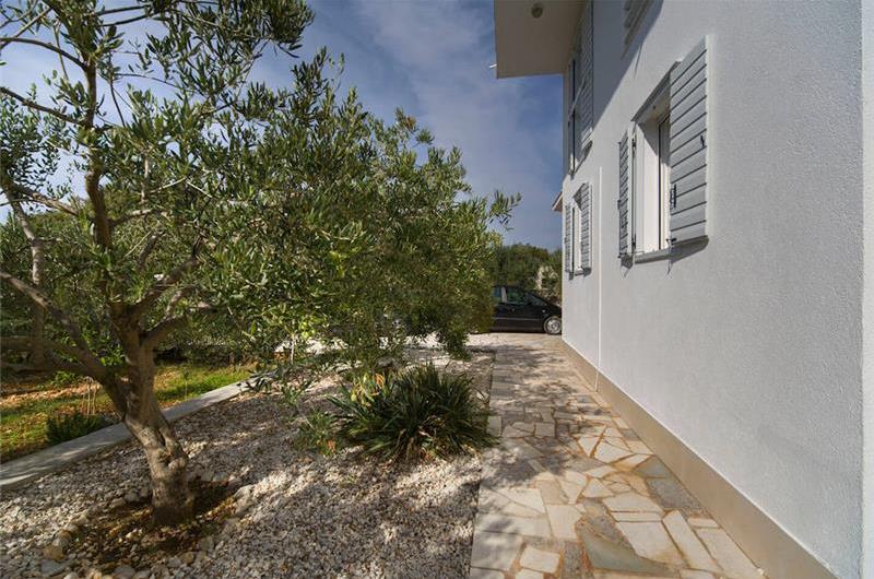 3 Bedroom Villa with Pool, Terrace and Sea Views near Vinisce, Sleeps 7