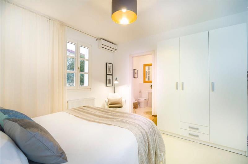 3 Bedroom Villa with Pool, Terrace and Sea Views near Vinisce, Sleeps 7