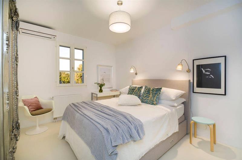 3 Bedroom Villa with Pool, Terrace and Sea Views near Vinisce, Sleeps 7