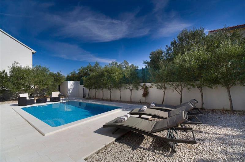 3 Bedroom Villa with Pool, Terrace and Sea Views near Vinisce, Sleeps 7
