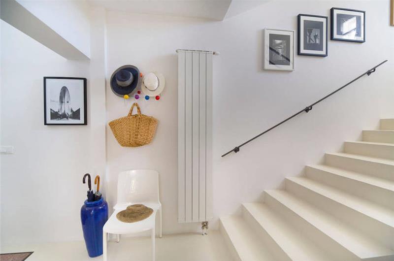3 Bedroom Villa with Pool, Terrace and Sea Views near Vinisce, Sleeps 7