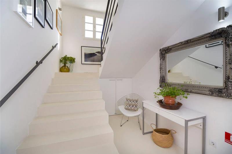3 Bedroom Villa with Pool, Terrace and Sea Views near Vinisce, Sleeps 7