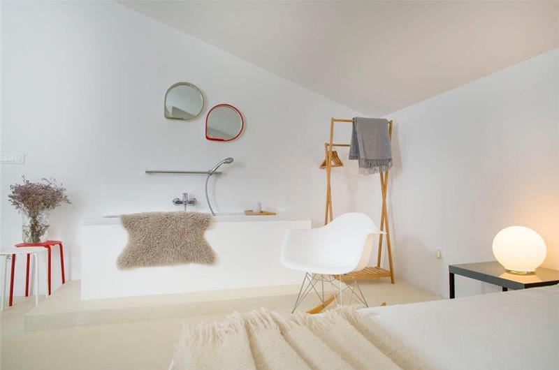 3 Bedroom Villa with Pool, Terrace and Sea Views near Vinisce, Sleeps 7