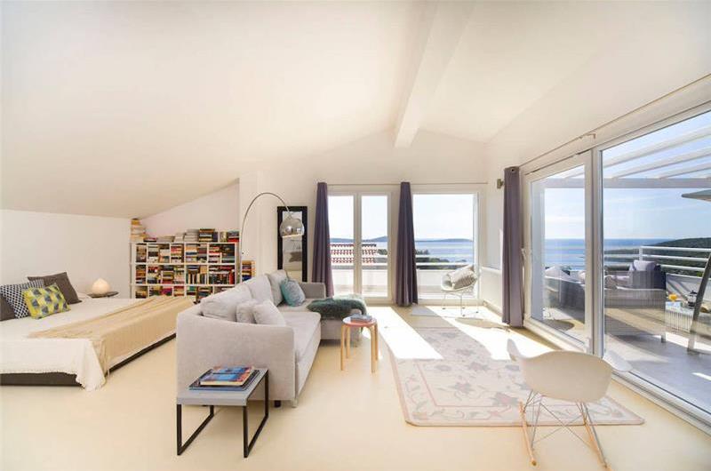 3 Bedroom Villa with Pool, Terrace and Sea Views near Vinisce, Sleeps 7