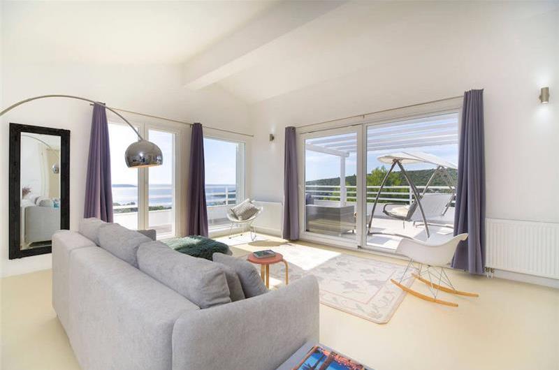 3 Bedroom Villa with Pool, Terrace and Sea Views near Vinisce, Sleeps 7