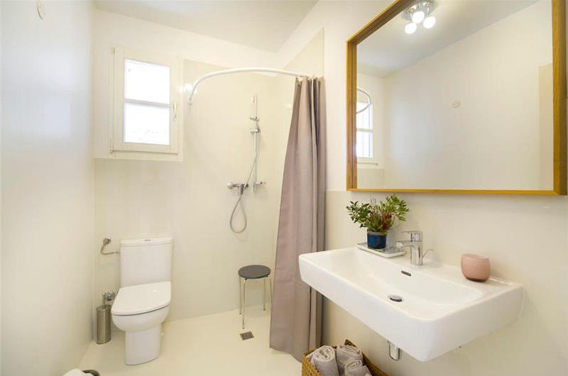 3 Bedroom Villa with Pool, Terrace and Sea Views near Vinisce, Sleeps 7