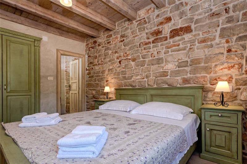 5 Bedroom Villa with Pool near Stari Grad, Hvar Island Sleeps 12 