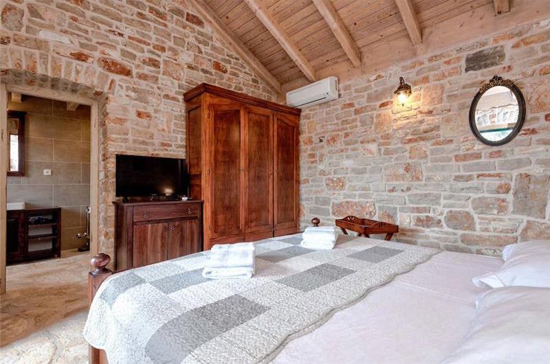 5 Bedroom Villa with Pool near Stari Grad, Hvar Island Sleeps 12 