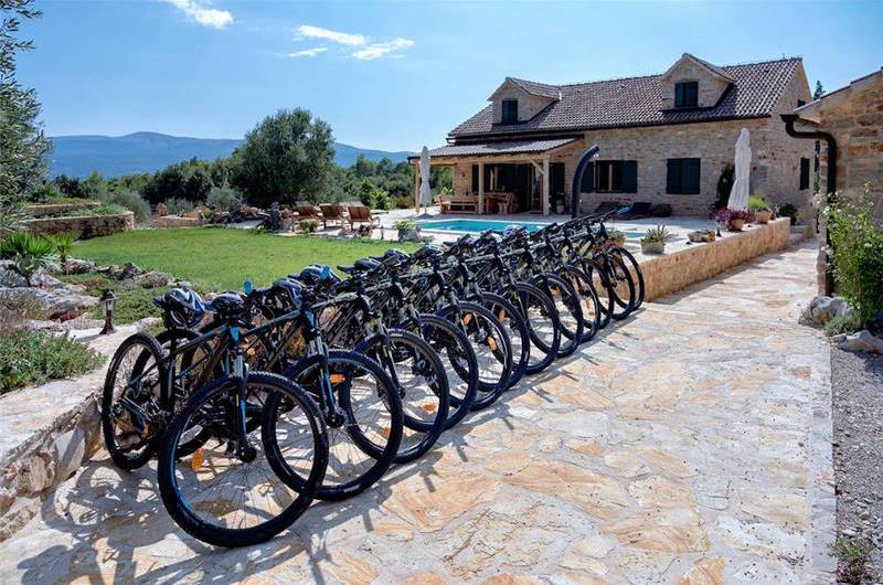 5 Bedroom Villa with Pool near Stari Grad, Hvar Island Sleeps 12 