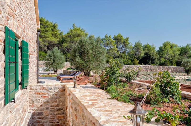 5 Bedroom Villa with Pool near Stari Grad, Hvar Island Sleeps 12 