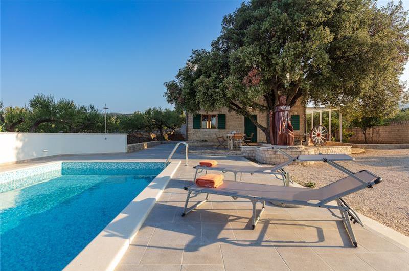 2 Bedroom Villa on Brac Island with Pool, Sleeps 5 
