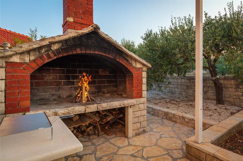 2 Bedroom Villa on Brac Island with Pool, Sleeps 5 
