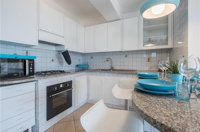 4 bedroom with pool and panoramic sea views near Serrento, sleeps 10