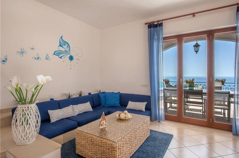 4 bedroom with pool and panoramic sea views near Serrento, sleeps 10