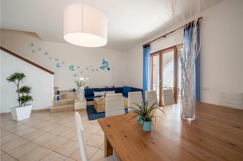 4 bedroom with pool and panoramic sea views near Serrento, sleeps 10