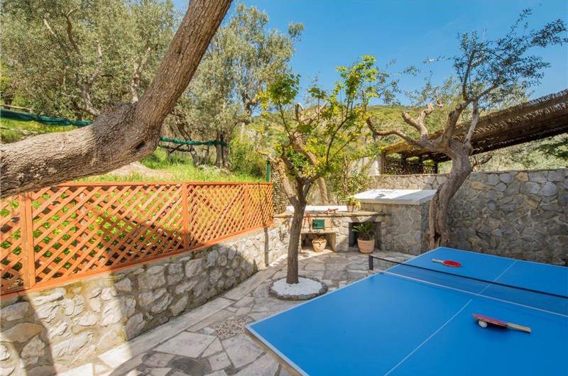 4 bedroom with pool and panoramic sea views near Serrento, sleeps 10