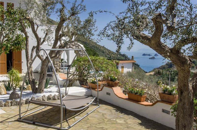 4 bedroom with pool and panoramic sea views near Serrento, sleeps 10