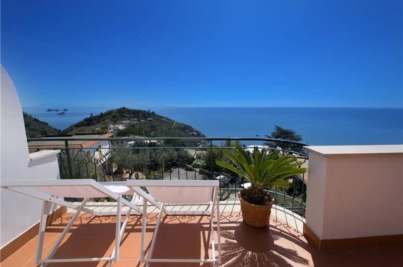 4 bedroom with pool and panoramic sea views near Serrento, sleeps 10