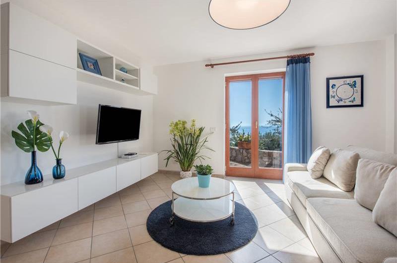 4 bedroom with pool and panoramic sea views near Serrento, sleeps 10