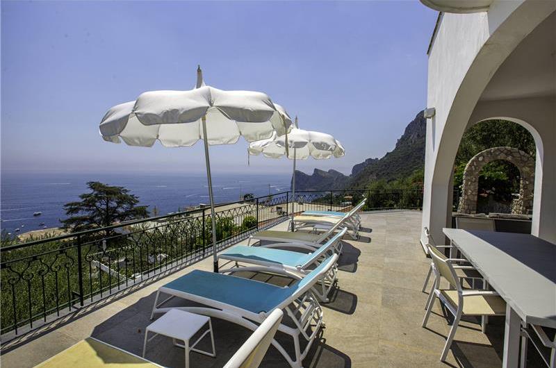 4 bedroom with pool and panoramic sea views near Serrento, sleeps 10