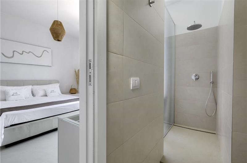 4 bedroom with pool and panoramic sea views near Serrento, sleeps 10