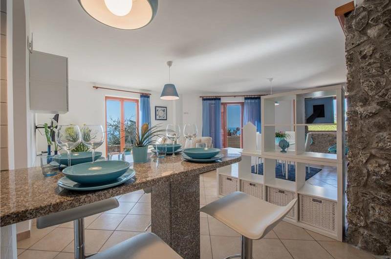 4 bedroom with pool and panoramic sea views near Serrento, sleeps 10