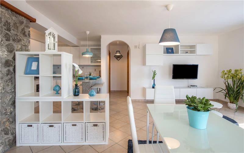 4 bedroom with pool and panoramic sea views near Serrento, sleeps 10
