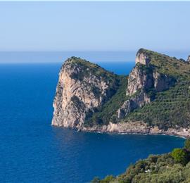 4 bedroom with pool and panoramic sea views near Serrento, sleeps 10