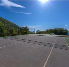 4 bedroom with pool and panoramic sea views near Serrento, sleeps 10