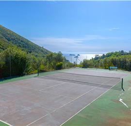 4 bedroom with pool and panoramic sea views near Serrento, sleeps 10
