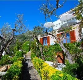 4 bedroom with pool and panoramic sea views near Serrento, sleeps 10