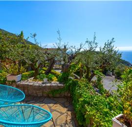 4 bedroom with pool and panoramic sea views near Serrento, sleeps 10