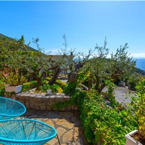 4 bedroom with pool and panoramic sea views near Serrento, sleeps 10