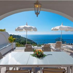 4 bedroom with pool and panoramic sea views near Serrento, sleeps 10