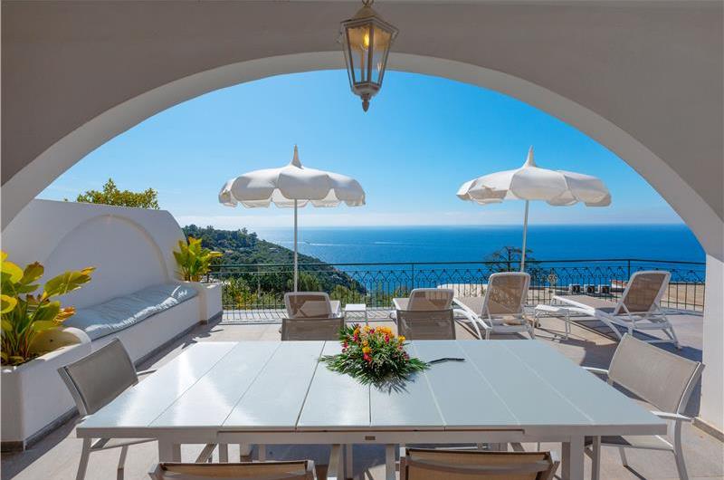 4 bedroom with pool and panoramic sea views near Serrento, sleeps 10