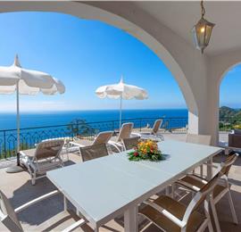4 bedroom with pool and panoramic sea views near Serrento, sleeps 10