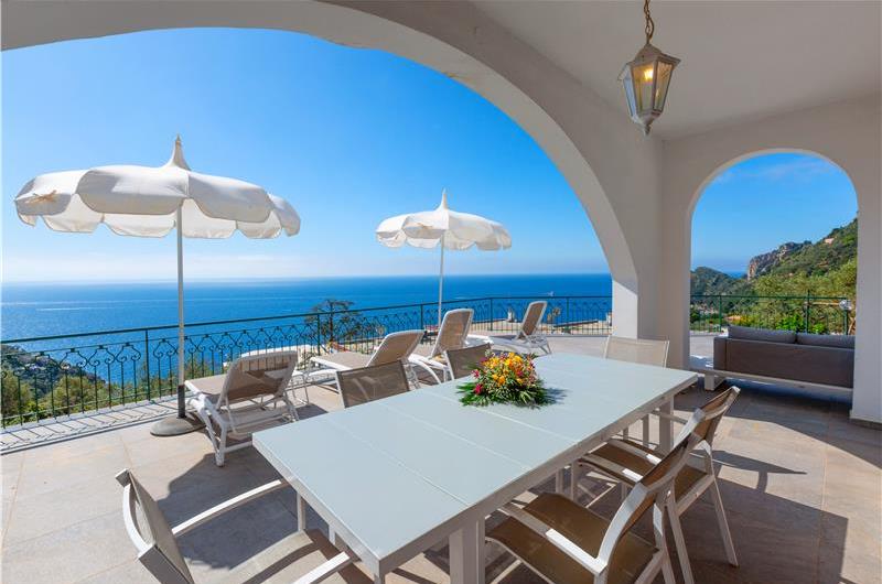 4 bedroom with pool and panoramic sea views near Serrento, sleeps 10