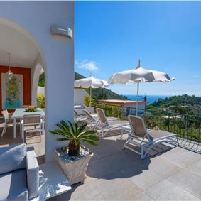 4 bedroom with pool and panoramic sea views near Serrento, sleeps 10