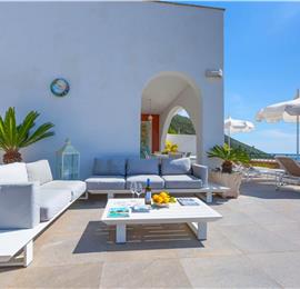 4 bedroom with pool and panoramic sea views near Serrento, sleeps 10