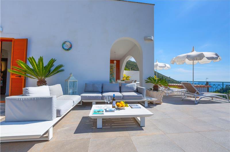 4 bedroom with pool and panoramic sea views near Serrento, sleeps 10