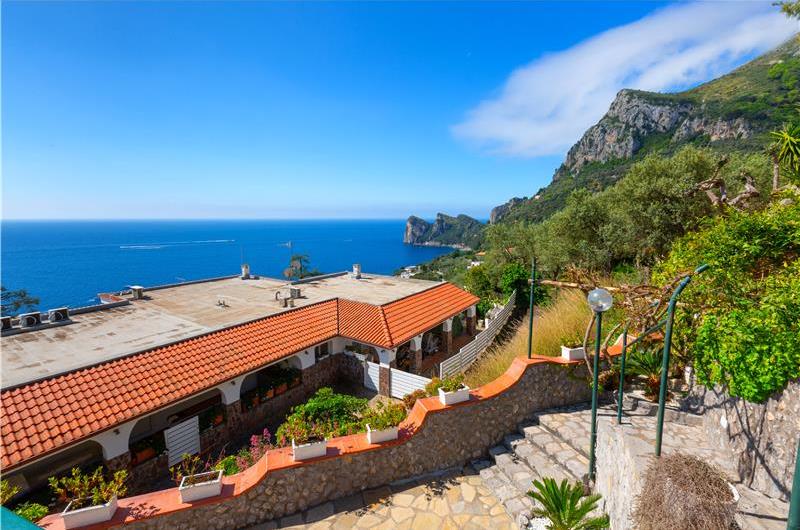 4 bedroom with pool and panoramic sea views near Serrento, sleeps 10