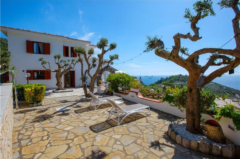 4 bedroom with pool and panoramic sea views near Serrento, sleeps 10