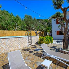 4 bedroom with pool and panoramic sea views near Serrento, sleeps 10