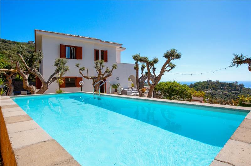 4 bedroom with pool and panoramic sea views near Serrento, sleeps 10