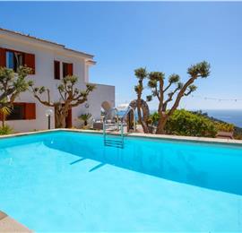 4 bedroom with pool and panoramic sea views near Serrento, sleeps 10
