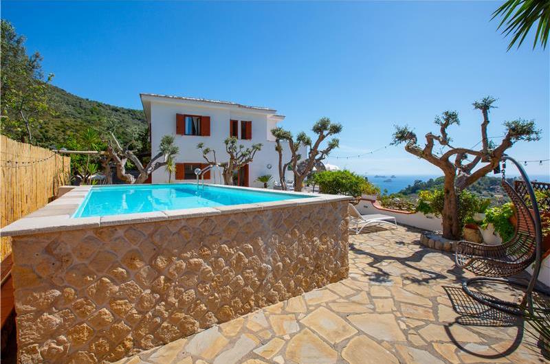 4 bedroom with pool and panoramic sea views near Serrento, sleeps 10